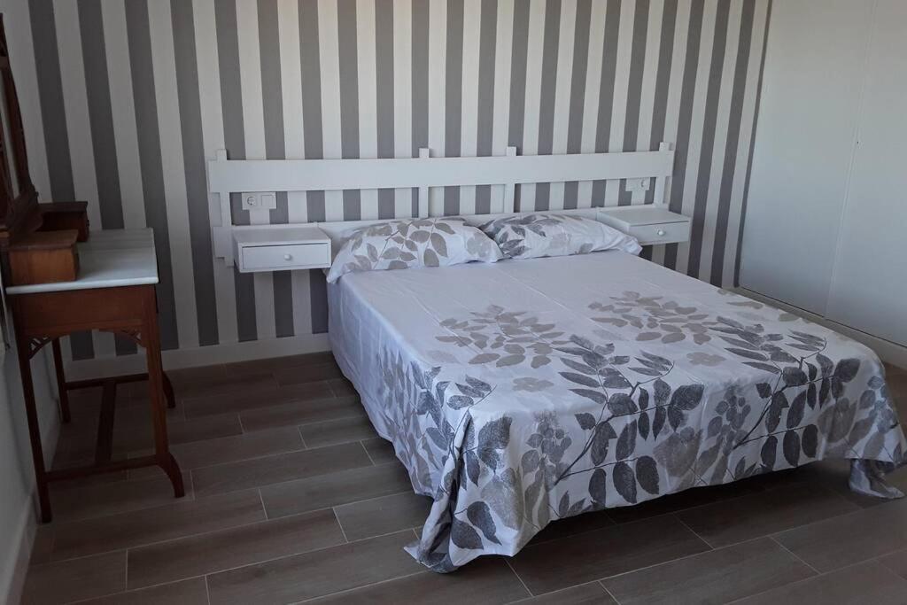 Piso En Primera Linea Con Wifi Y Vistas Al Mar โลปากัน ภายนอก รูปภาพ