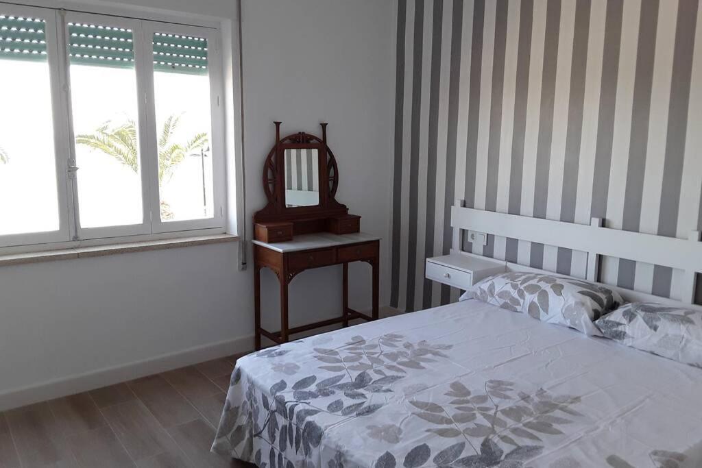 Piso En Primera Linea Con Wifi Y Vistas Al Mar โลปากัน ภายนอก รูปภาพ